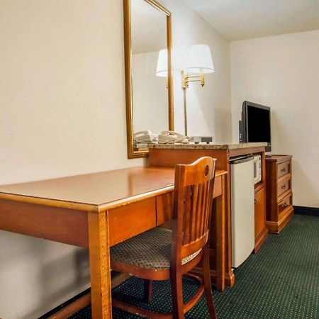 Econo Lodge Somers Point Bagian luar foto