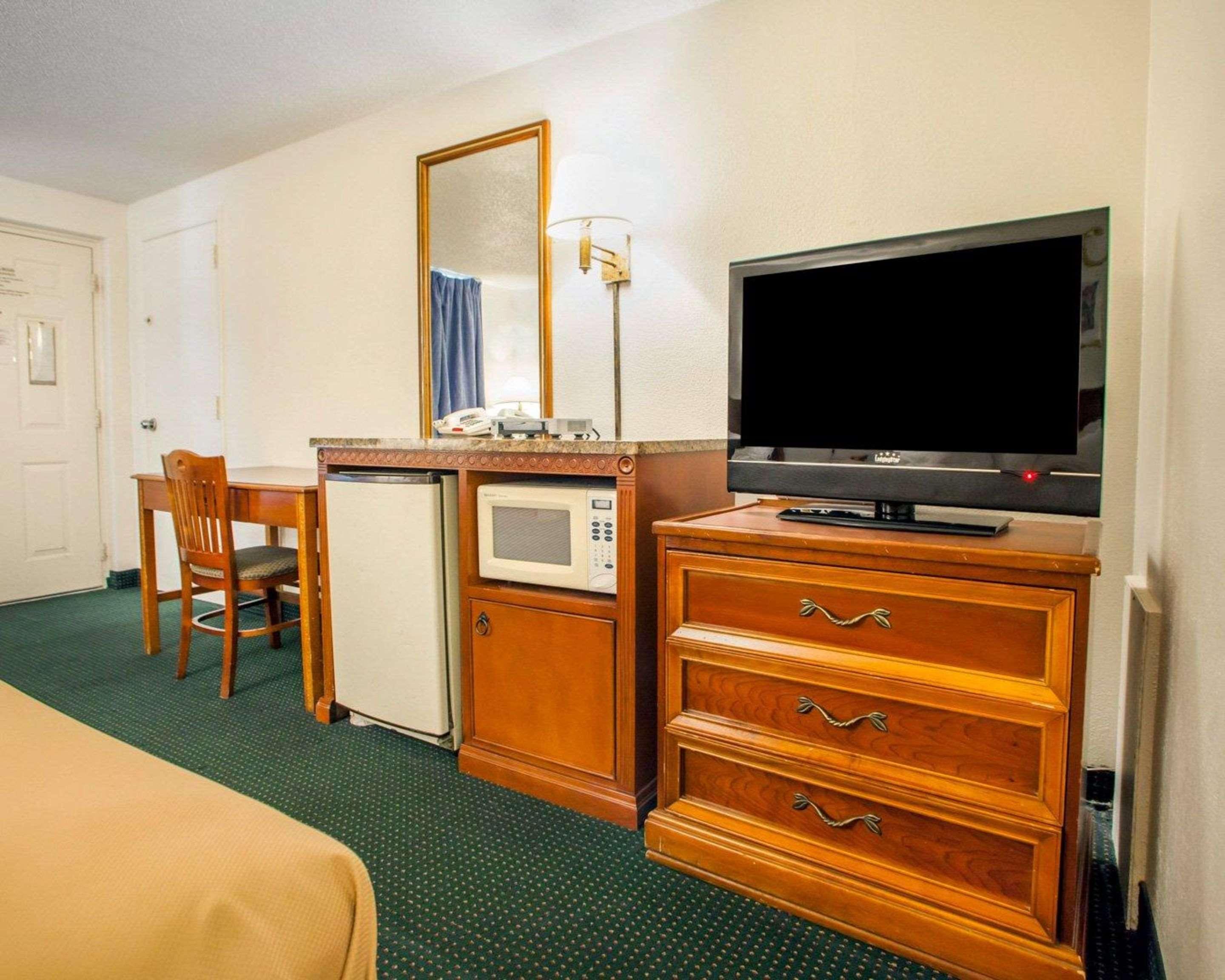 Econo Lodge Somers Point Bagian luar foto