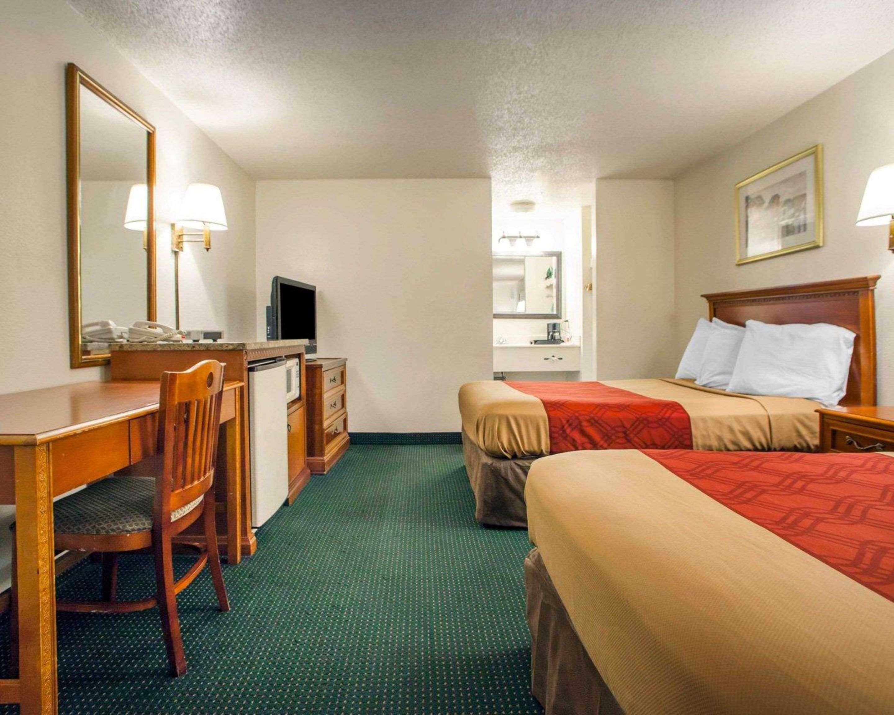 Econo Lodge Somers Point Bagian luar foto