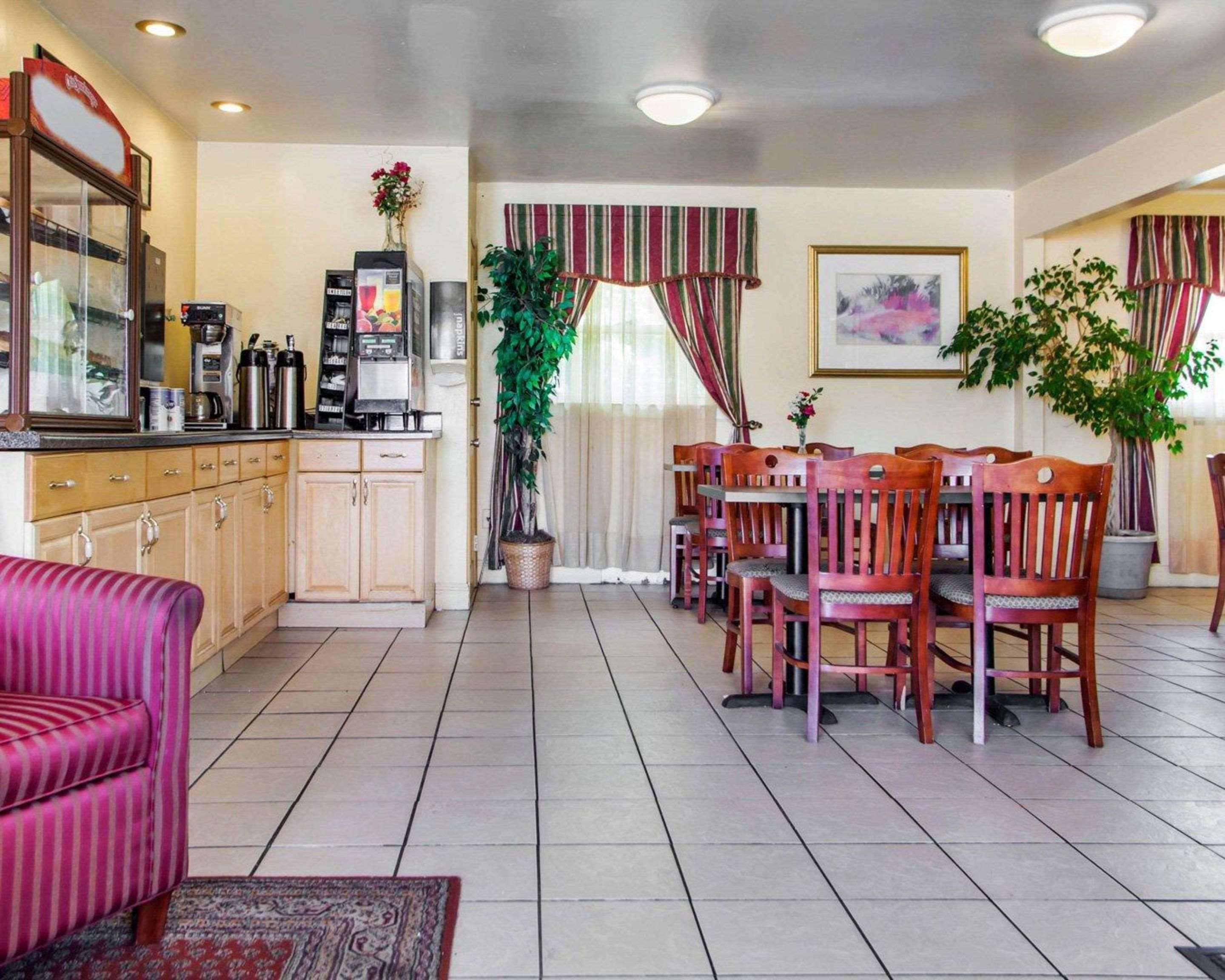 Econo Lodge Somers Point Bagian luar foto