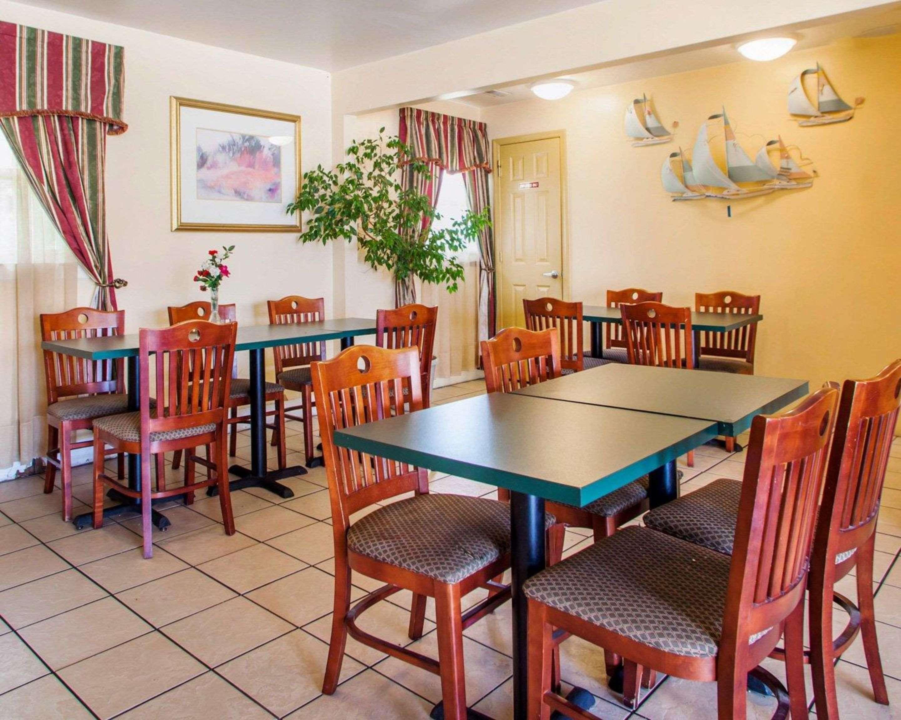 Econo Lodge Somers Point Bagian luar foto
