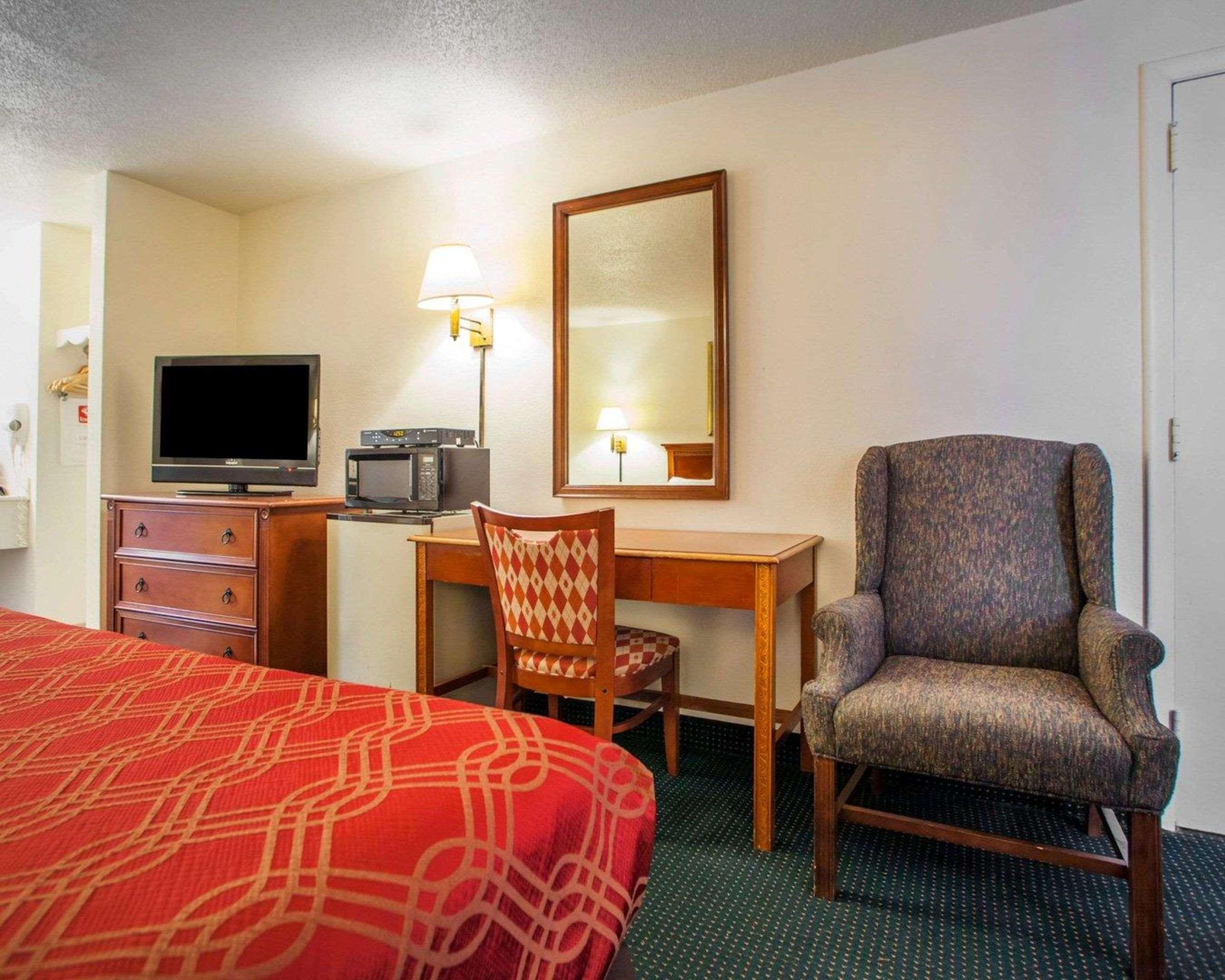 Econo Lodge Somers Point Bagian luar foto