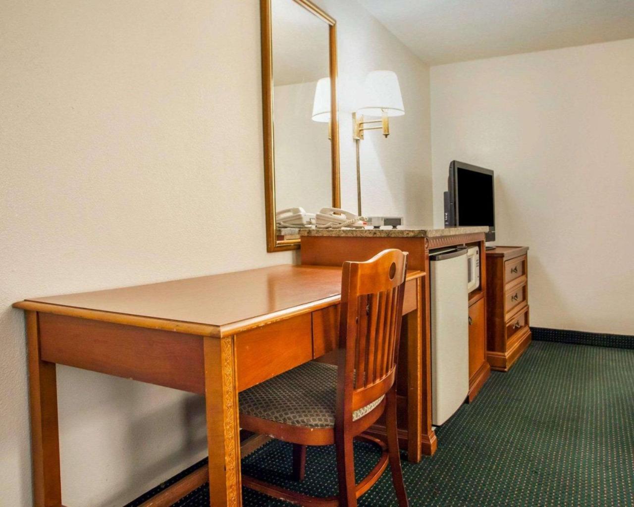 Econo Lodge Somers Point Bagian luar foto