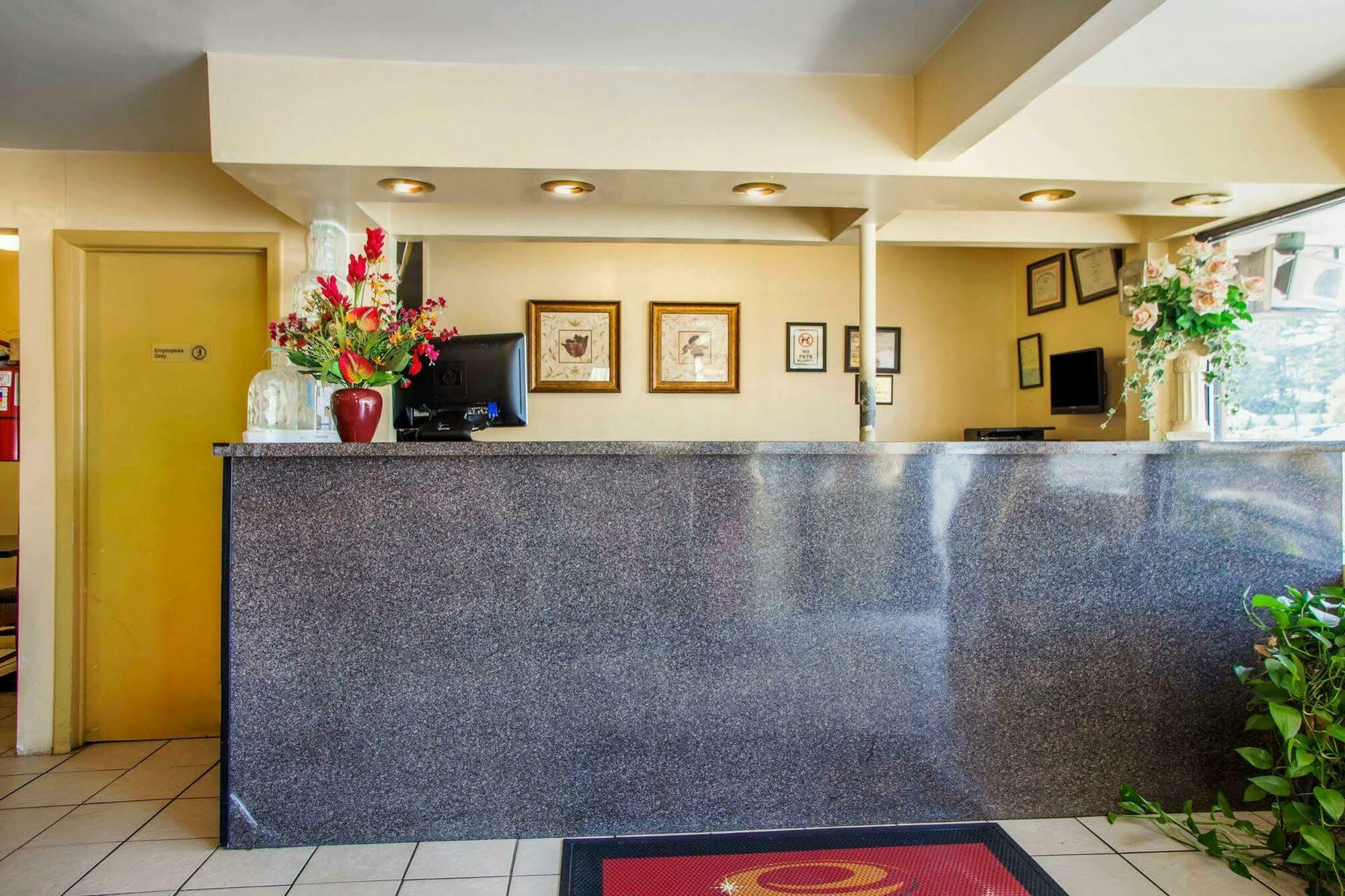 Econo Lodge Somers Point Bagian luar foto