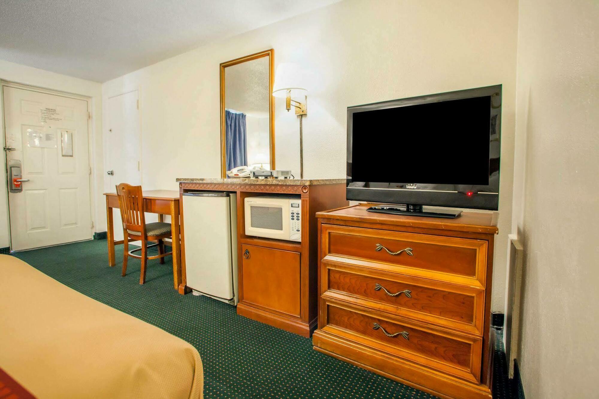 Econo Lodge Somers Point Bagian luar foto