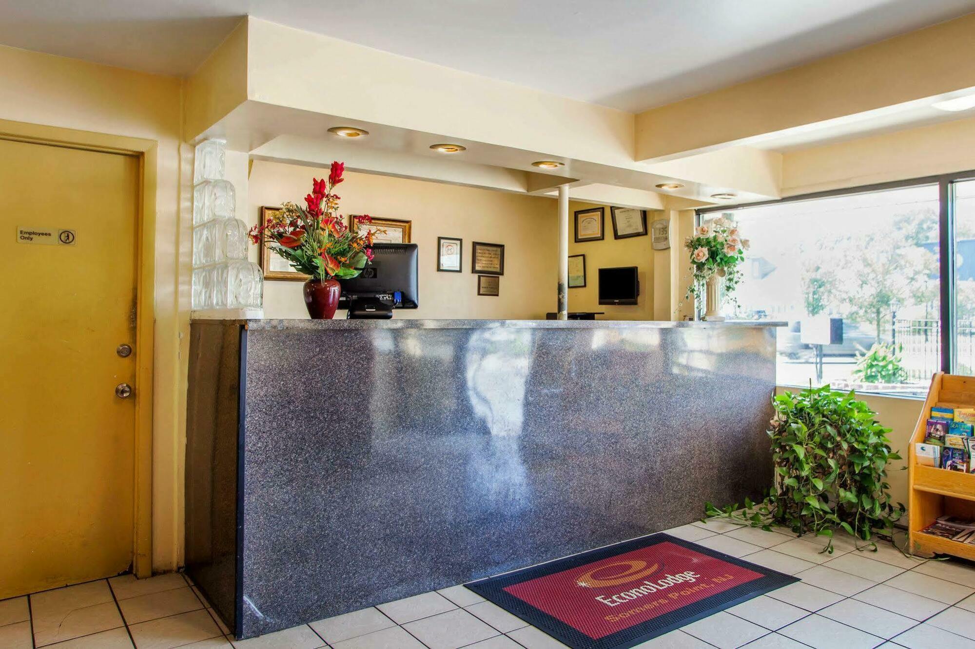 Econo Lodge Somers Point Bagian luar foto