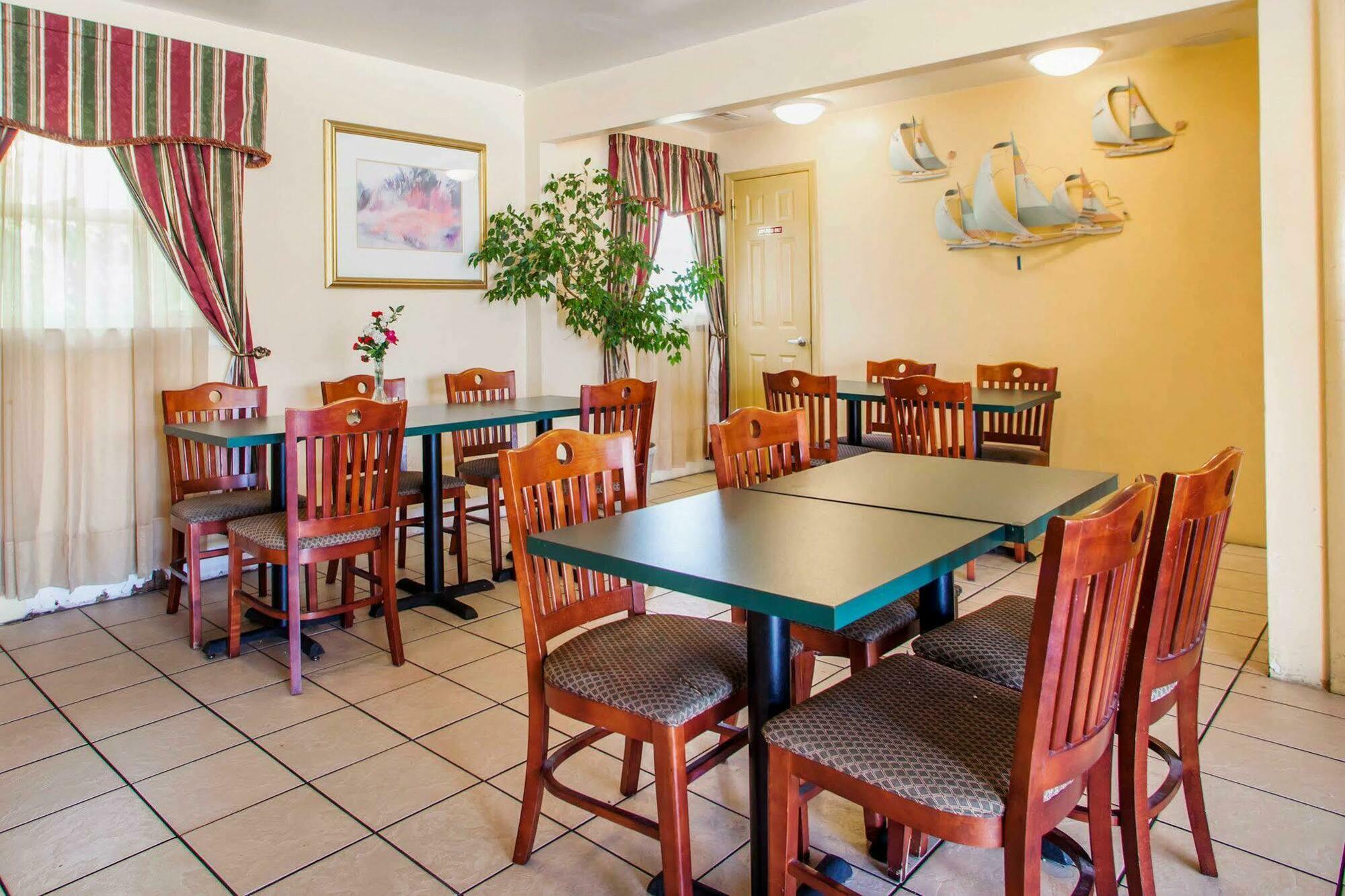 Econo Lodge Somers Point Bagian luar foto